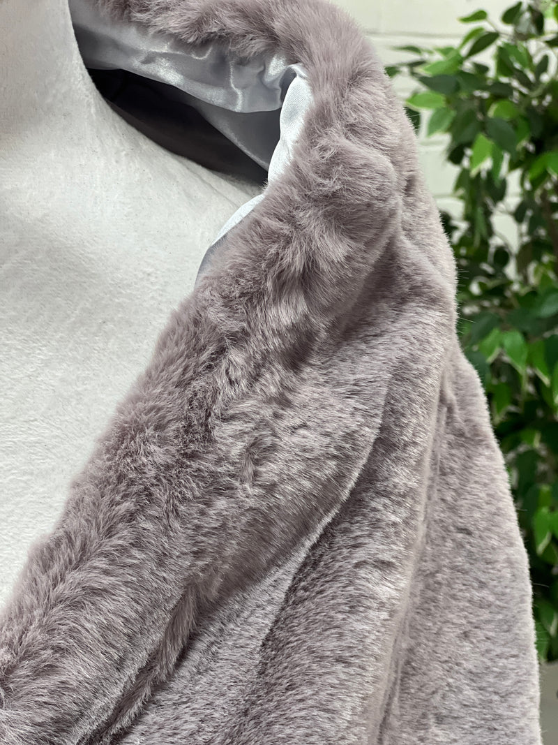 Xiamo Faux Fur Shawl