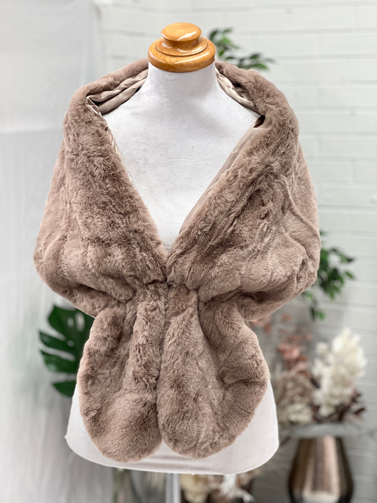 Xiamo Faux Fur Shawl